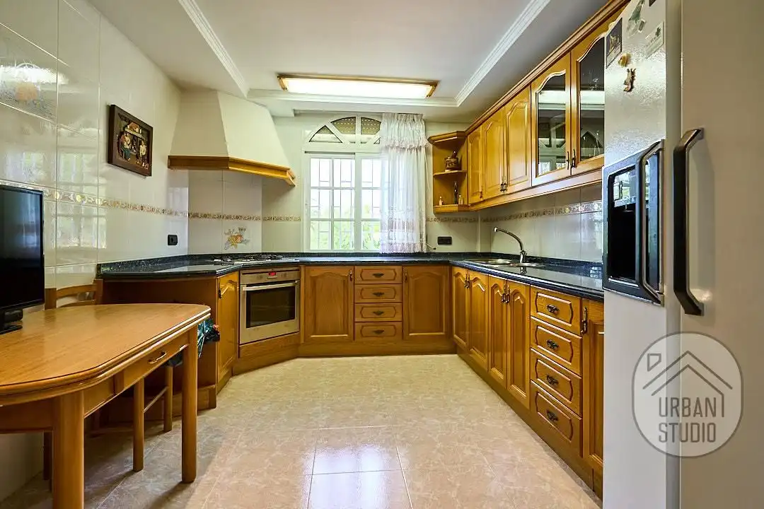Kitchen of Houses for sale in San Vicente del Raspeig / Sant Vicent del Raspeig  with Heating, Private garden and Terrace