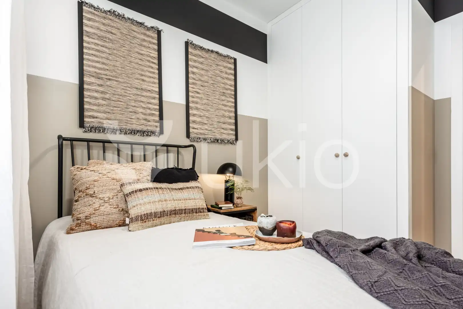Dormitori de Apartament de lloguer en Madrid amb Aire condicionat, Calefacció i Moblat