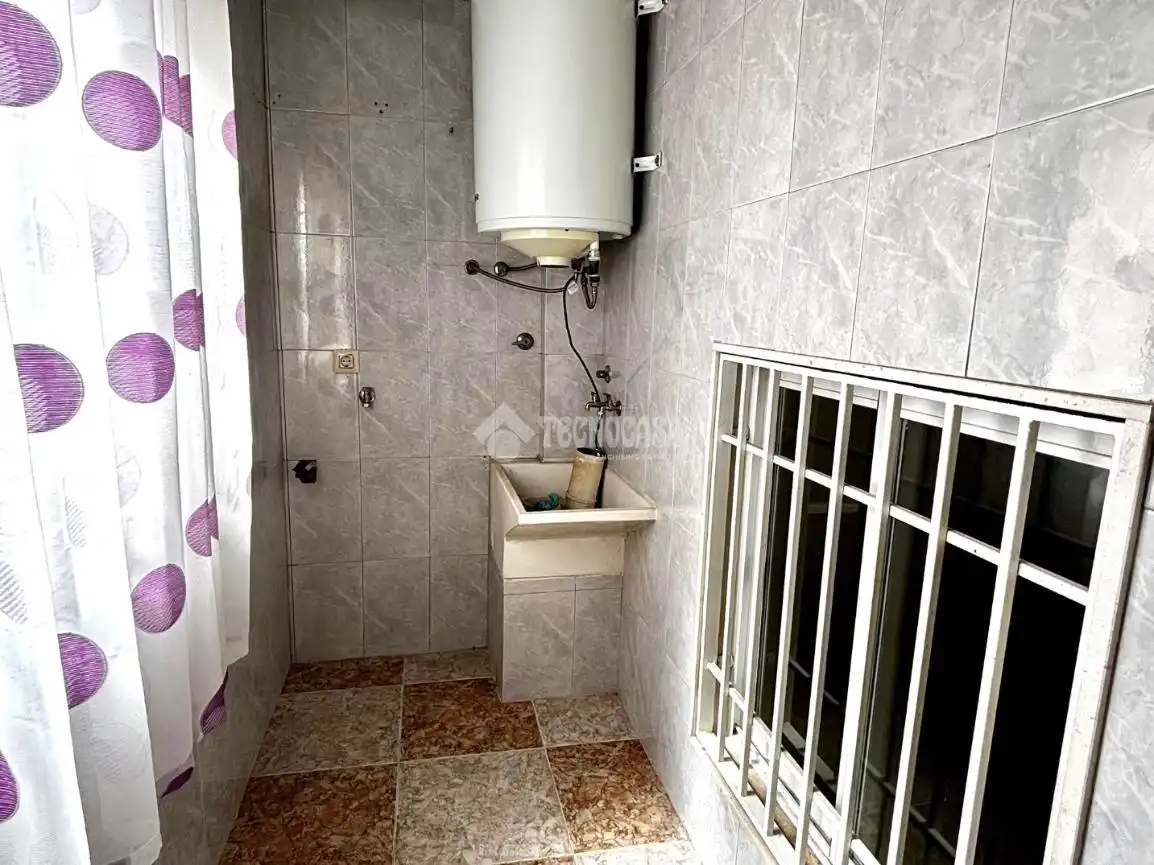 Bany de Pis en venda en Jódar amb Aire condicionat, Terrassa i Balcó