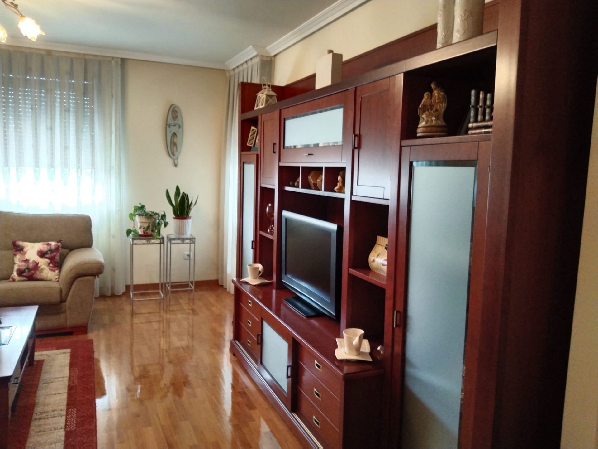 Sala d'estar de Pis en venda en  Logroño amb Calefacció, Parquet i Terrassa