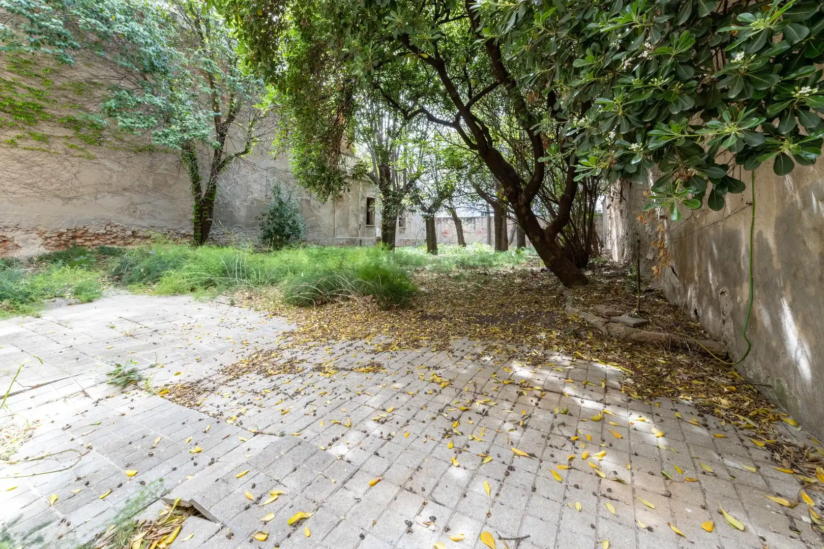 Ground floor for sale in Sabadell  with Private garden and Storage room