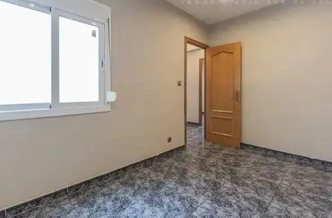 Dormitori de Pis en venda en Cornellà de Llobregat amb Aire condicionat, Forn i Balcó