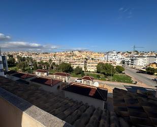 Vista exterior de Casa adosada en venda en Orihuela amb Jardí privat, Terrassa i Traster