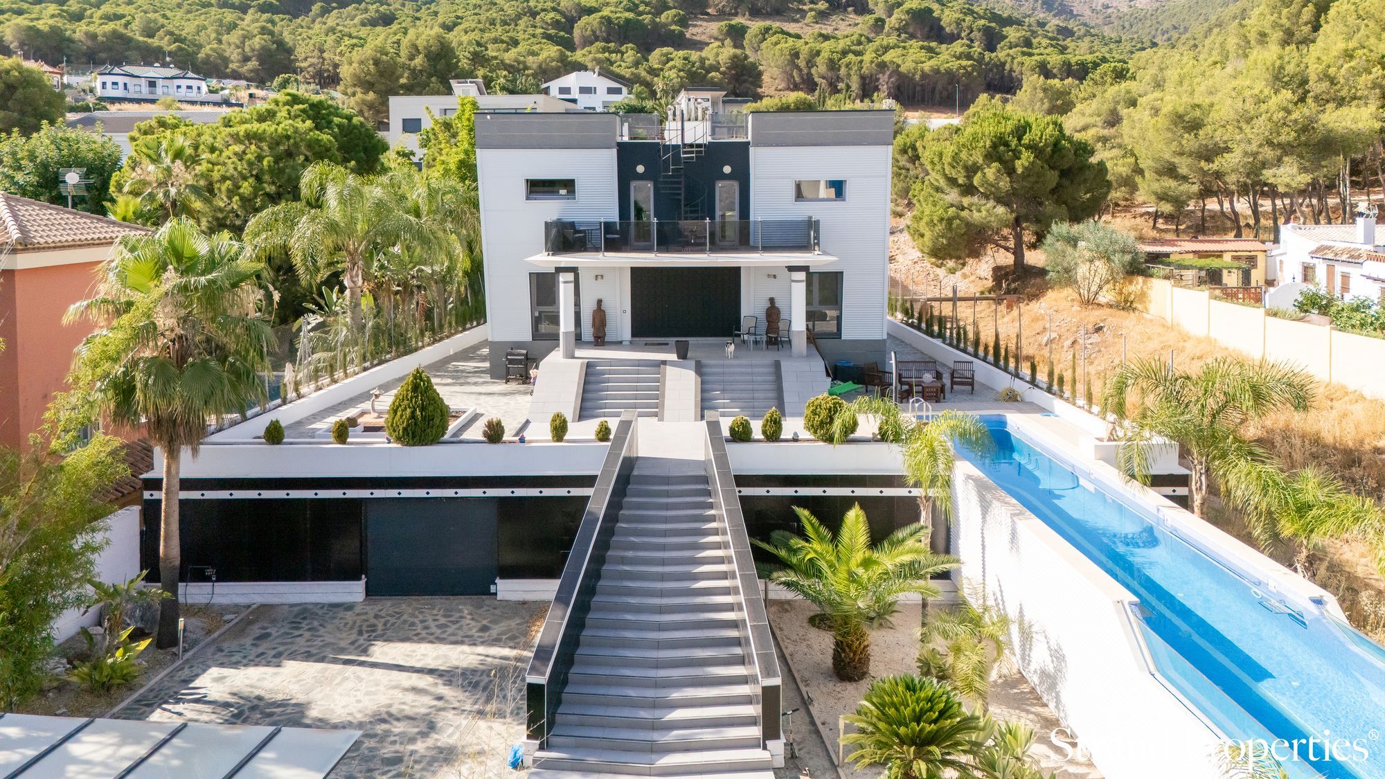 Vista exterior de Casa o xalet en venda en Alhaurín de la Torre amb Terrassa
