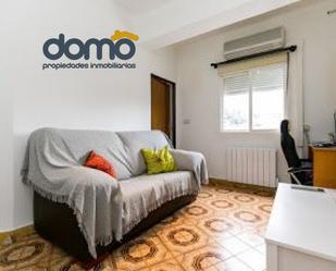 Living room of Flat to rent in  Granada Capital  with Air Conditioner, Heating and Terrace