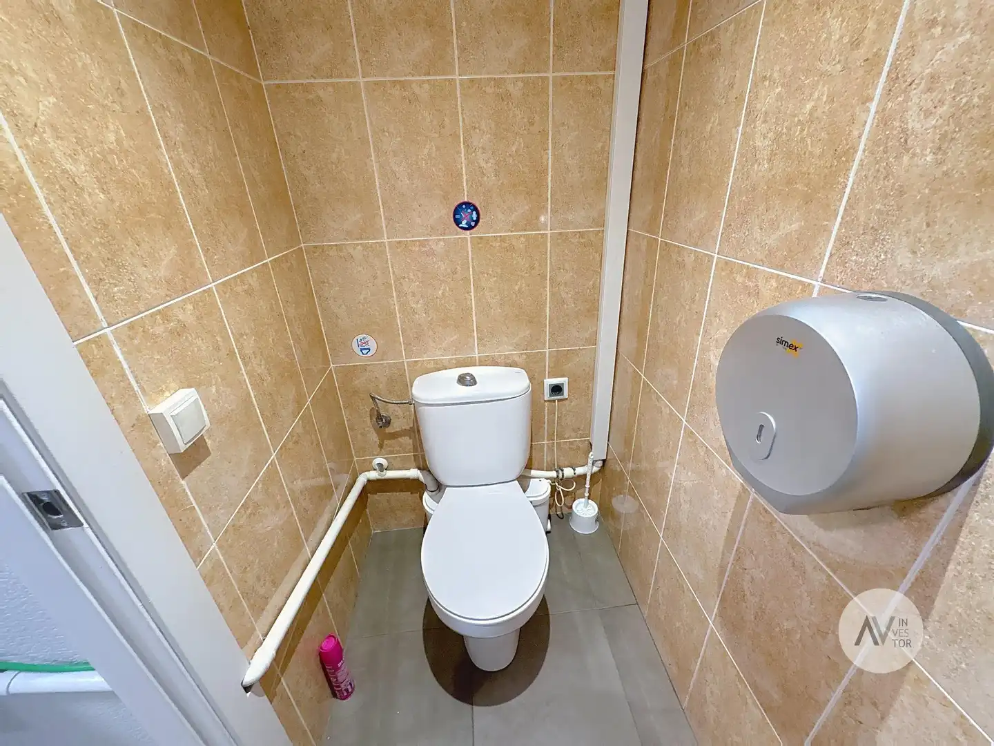 Badezimmer von Geschaftsraum zum Verkauf in Barcelona mit Klimaanlage, Terrasse und Möbliert