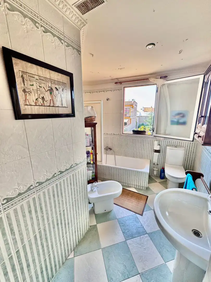 Bathroom of Detached homes for sale in Valdepeñas  with Air Conditioner and Heating
