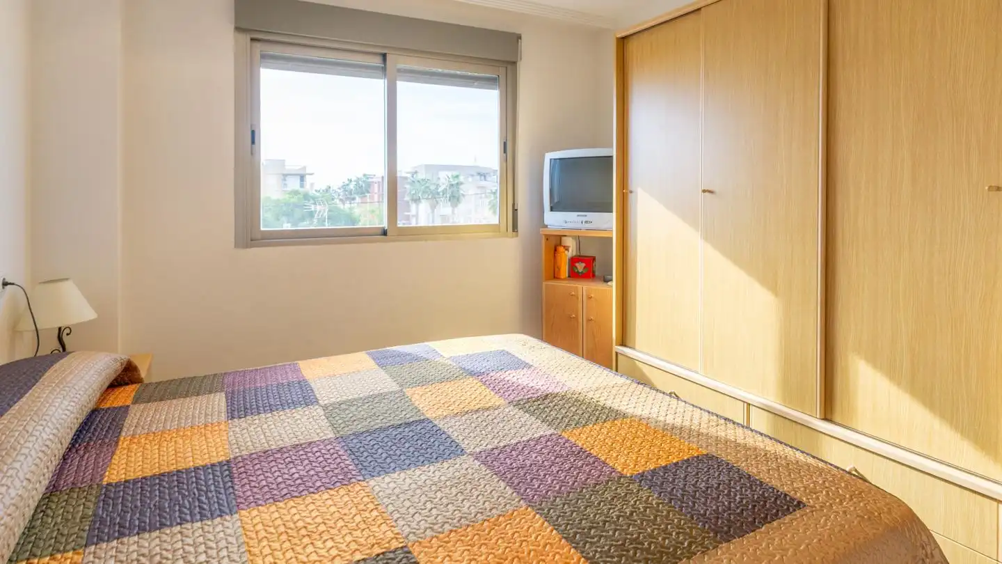 Schlafzimmer von Wohnung zum Verkauf in Santa Pola mit Klimaanlage, Terrasse und Schwimmbad