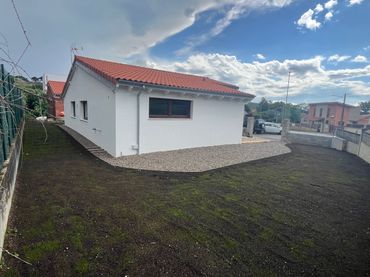 Casa amb piscina en venda a Barrio la Pedraja 5
