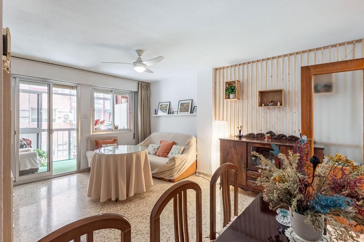 Flat for sale in Calle Don Quijote, Cervantes, Genil