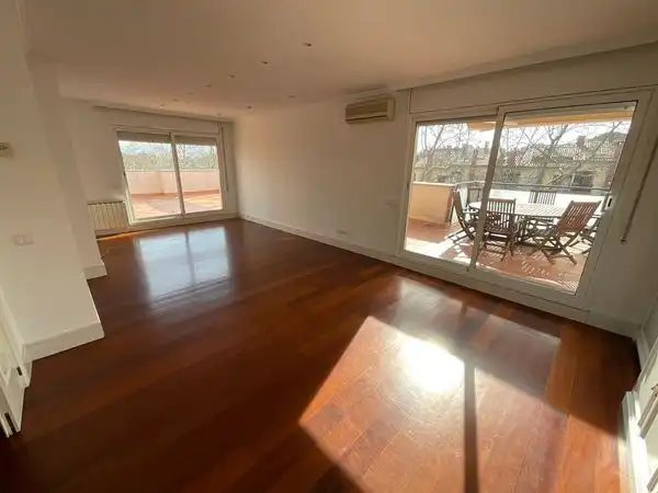 Vista exterior de Ático en venta en Cerdanyola del Vallès con Aire acondicionado, Calefacción y Parquet