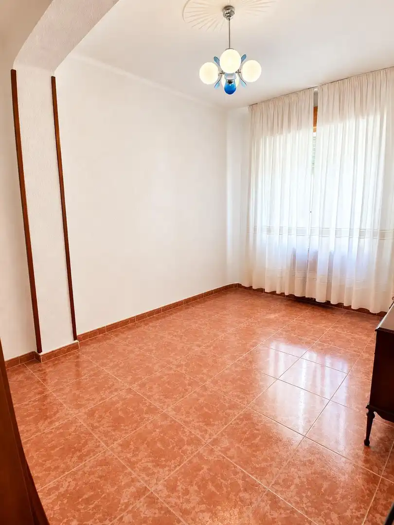 Piso en venta en Calle JUAN SEBASTIAN ELCANO, Feria