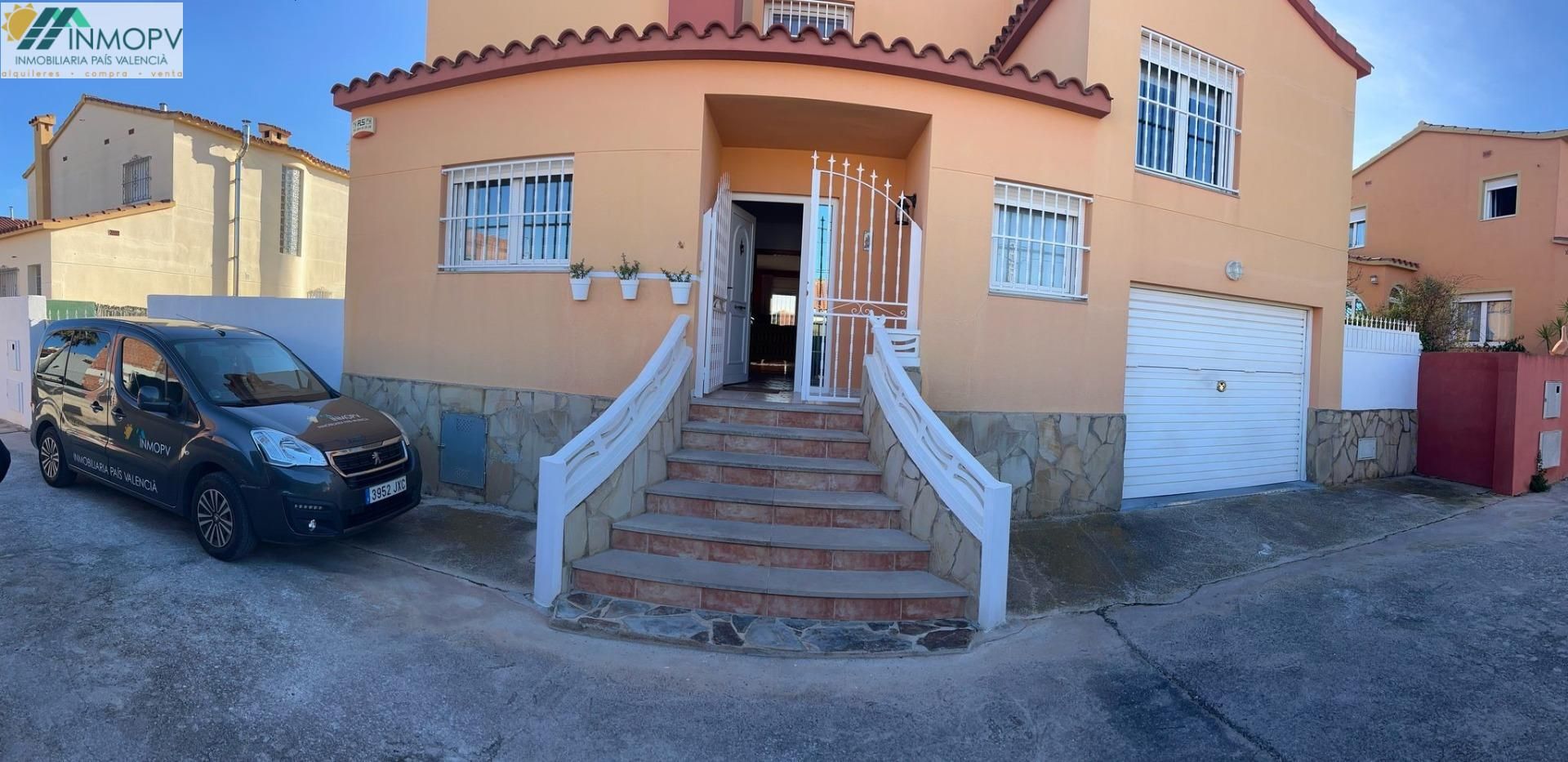 Vista exterior de Casa o xalet en venda en Vinaròs amb Aire condicionat, Calefacció i Jardí privat