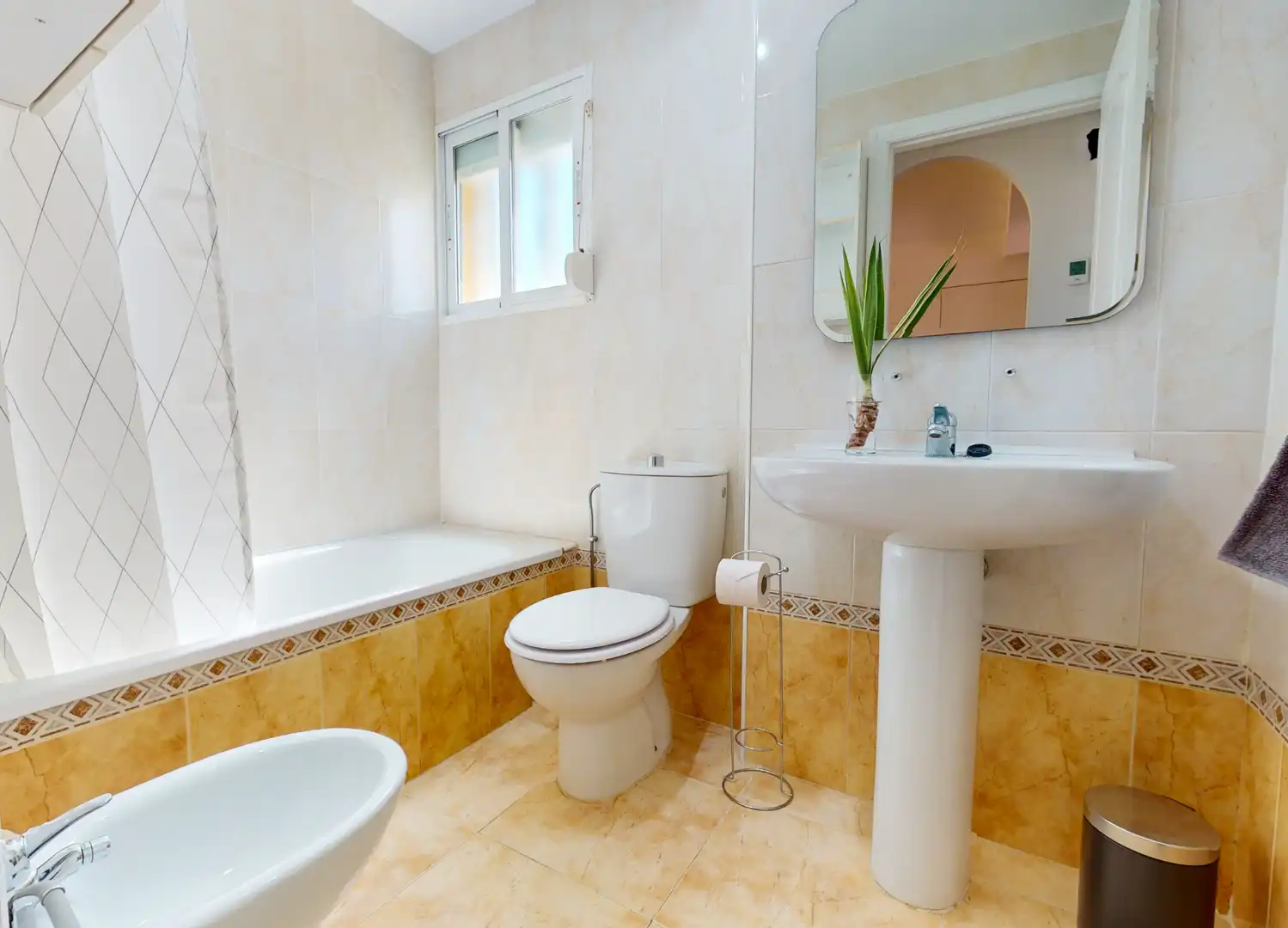 Baño de Apartamento de alquiler en Dénia con Aire acondicionado, Calefacción y Terraza