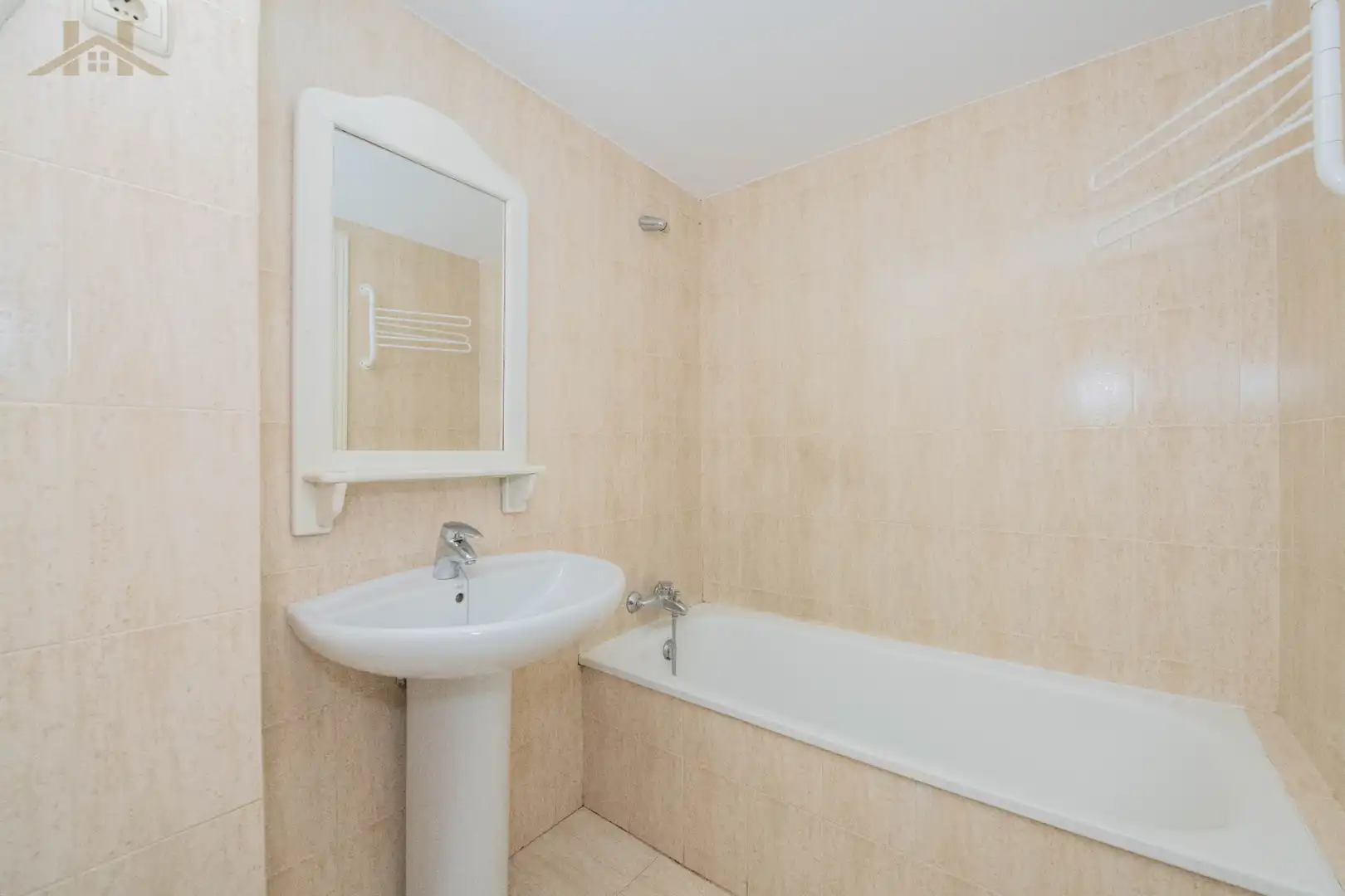 Baño de Piso en venta en Madrid con Aire acondicionado, Calefacción y Jardín privado