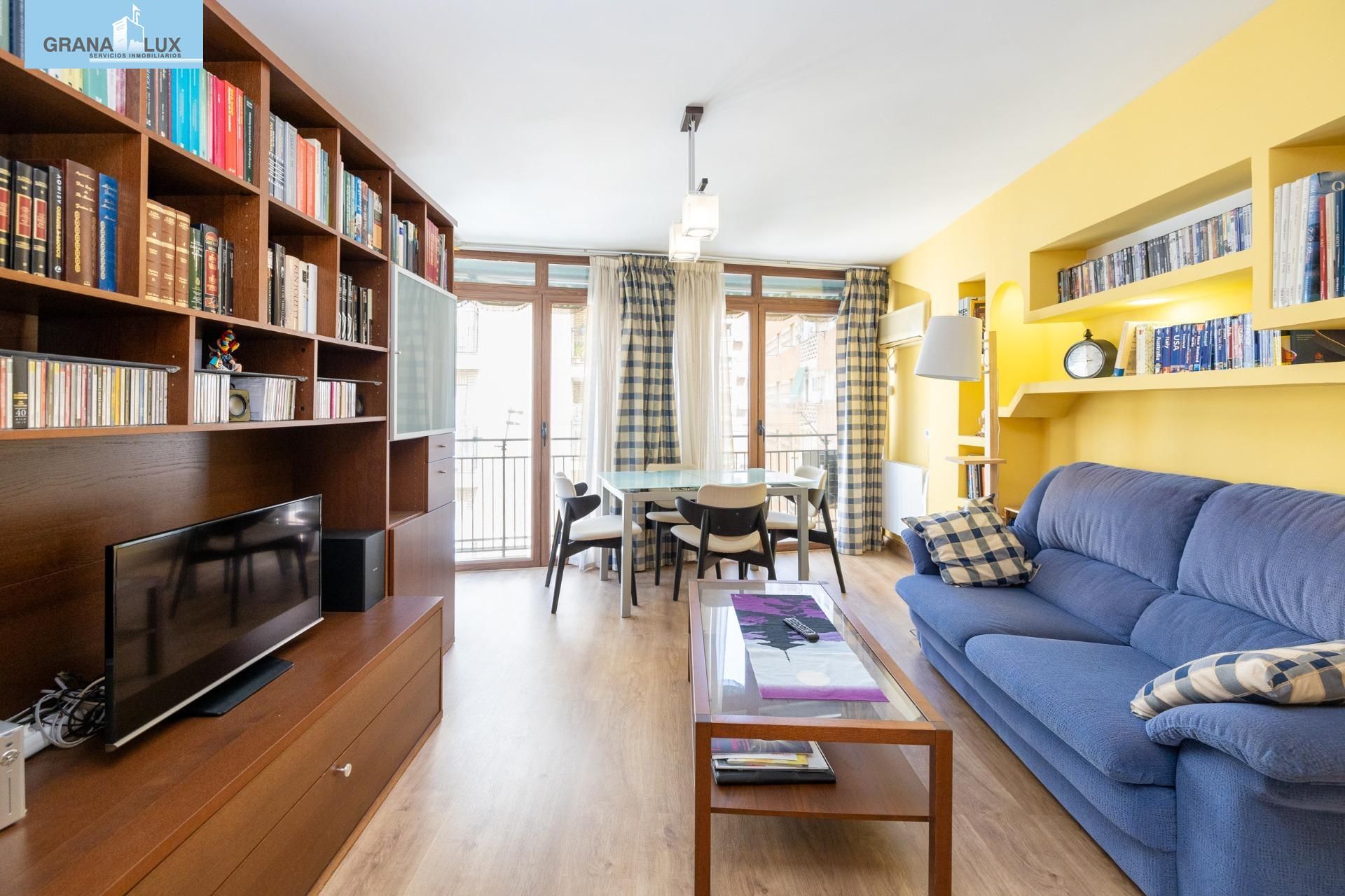 Living room of Flat for sale in  Granada Capital
