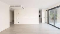 Sala d'estar de Pis en venda en Esplugues de Llobregat amb Aire condicionat, Terrassa i Piscina