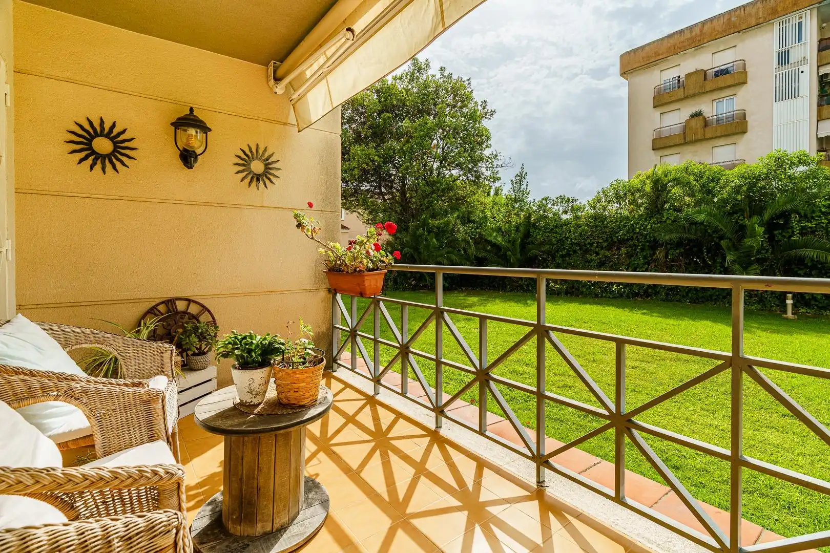 Terrasse von Erdgeschoss zum Verkauf in Sitges mit Heizung, Privatgarten und Terrasse