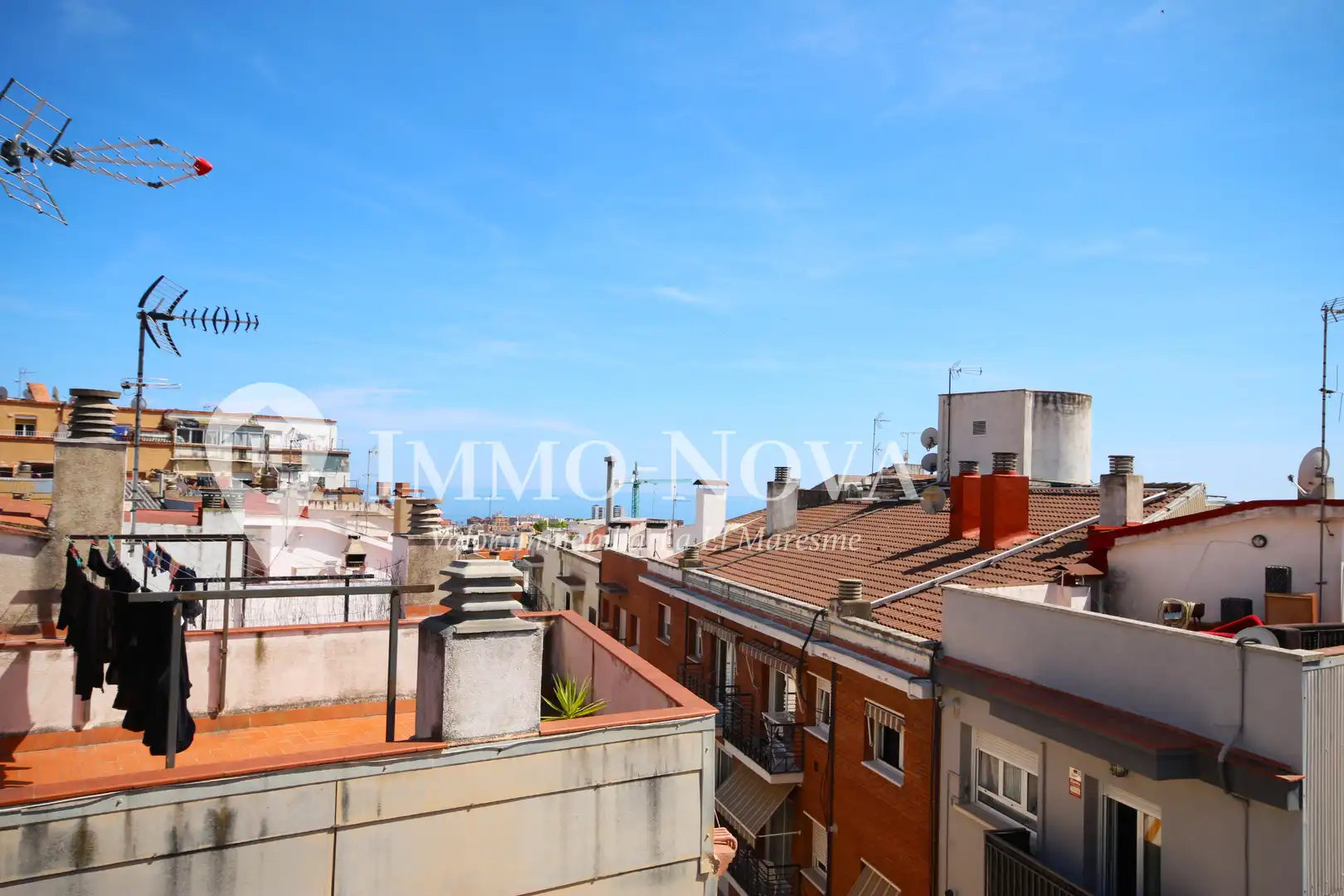 Vista exterior de Dúplex en venta en Mataró con Calefacción, Terraza y Amueblado