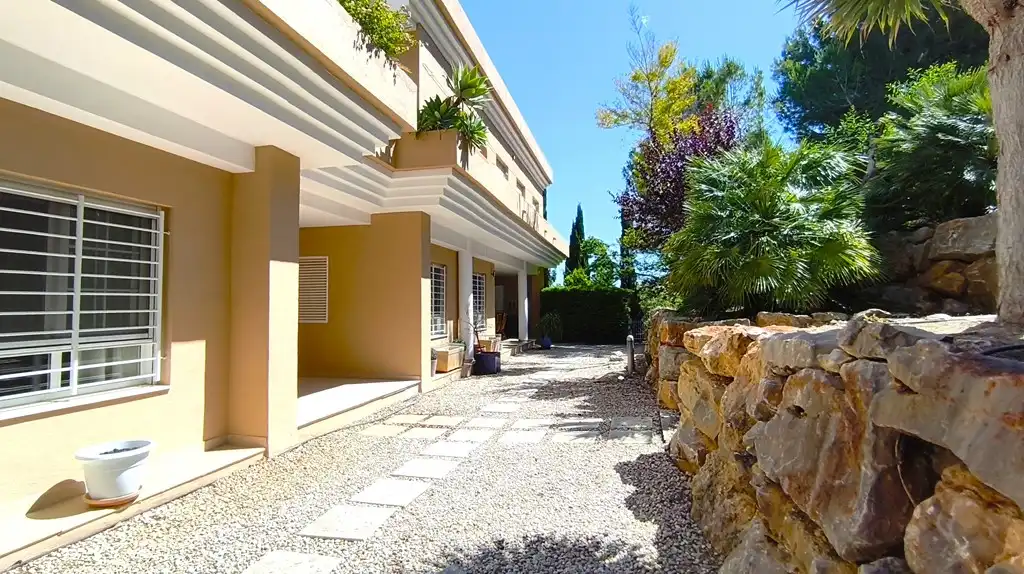 Außenansicht von Wohnungen zum Verkauf in Dénia mit Klimaanlage, Heizung und Privatgarten