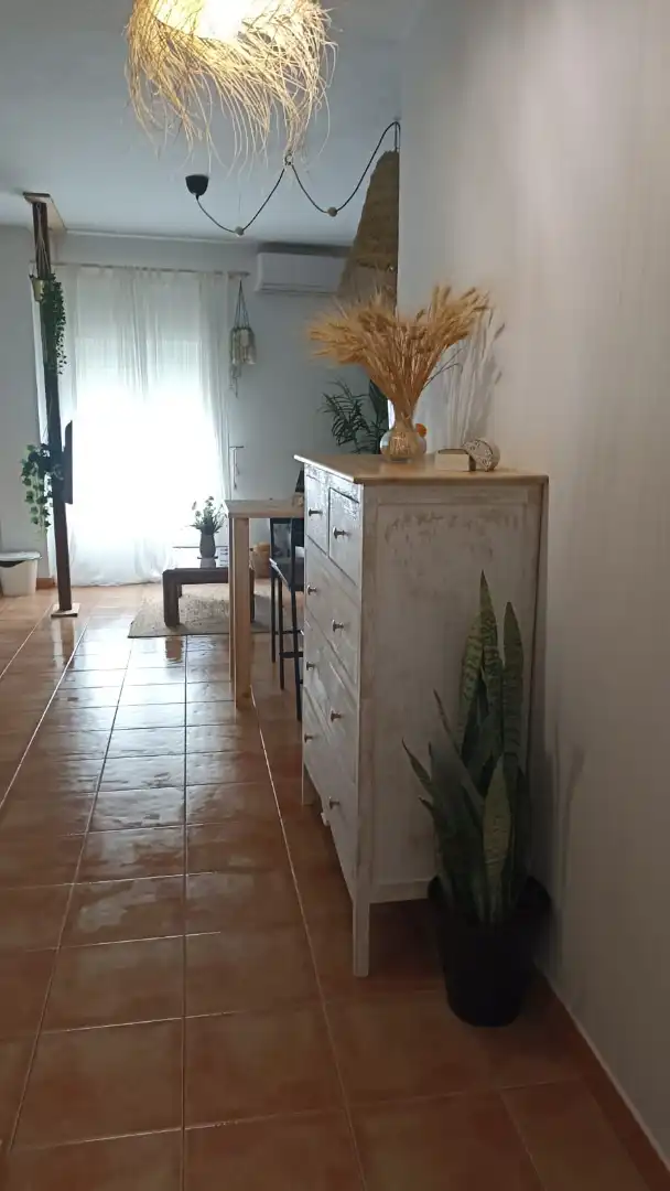 Dormitori de Apartament en venda en El Bosque amb Aire condicionat, Jardí privat i Moblat