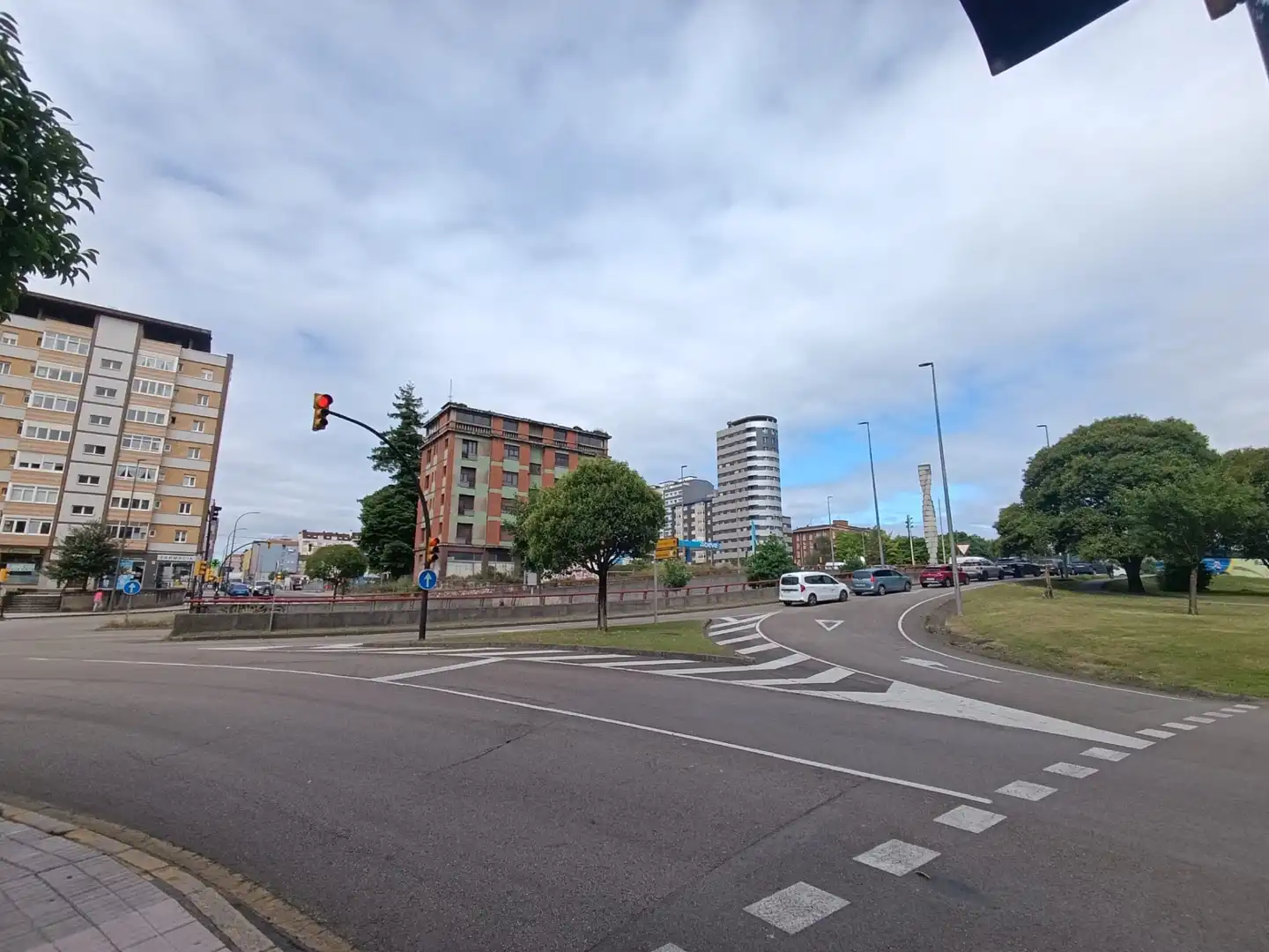 Vista exterior de Pis en venda en Gijón  amb Calefacció