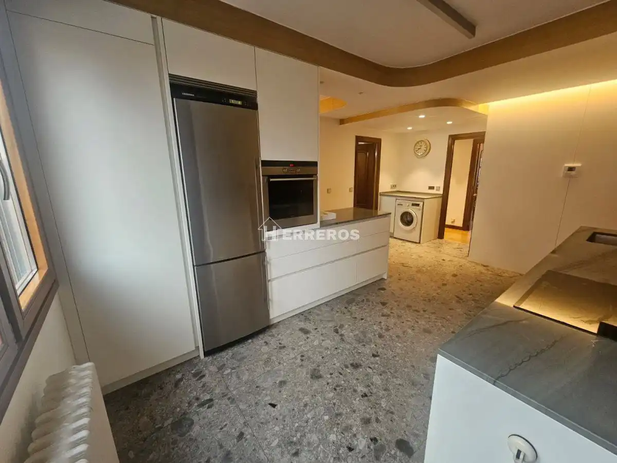 Kitchen of Flat for sale in  Logroño  with Heating, Terrace and Storage room