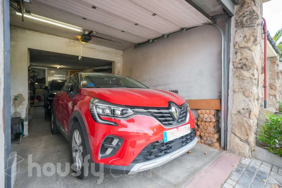 Aparcament de Casa o xalet en venda en Rivas-Vaciamadrid amb Aire condicionat, Calefacció i Jardí privat