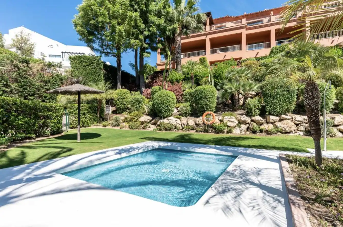Jardí de Apartament de lloguer en Benahavís amb Aire condicionat, Calefacció i Terrassa