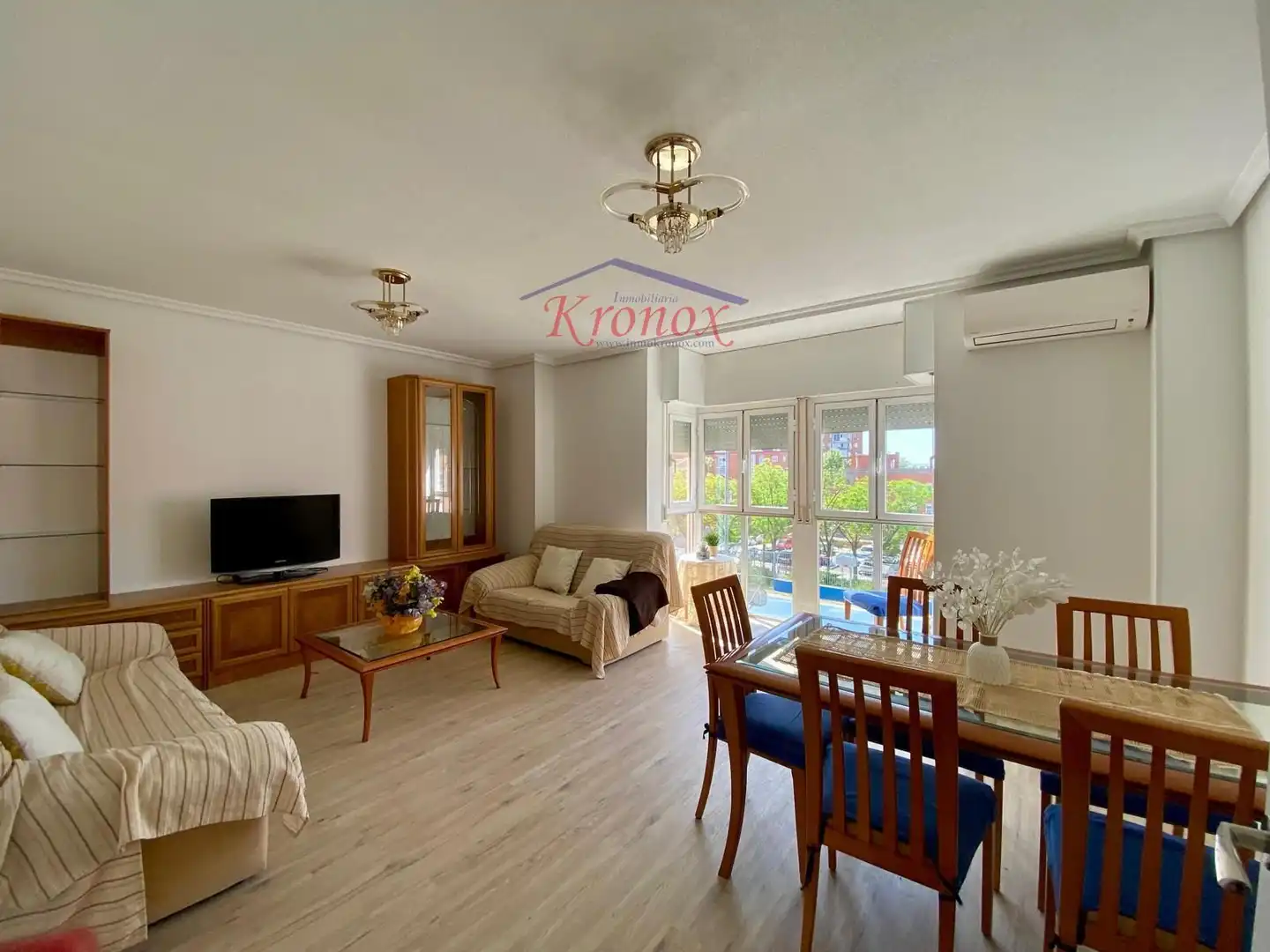 Living room of Flat for sale in  Madrid Capital  with Air Conditioner, Heating and Storage room