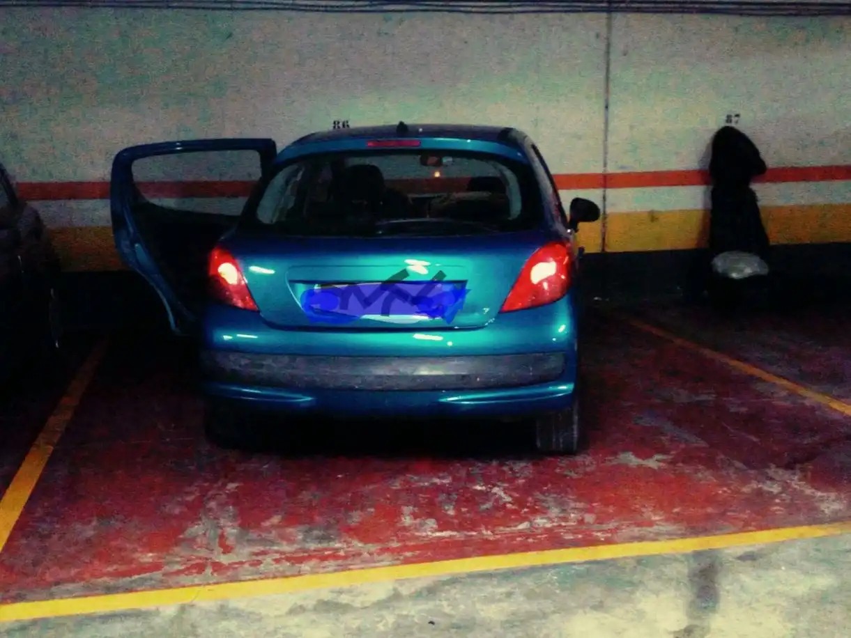 Parkplatz von Wohnung zur Miete in Sevilla mit Klimaanlage, Waschmaschine und Mikrowelle
