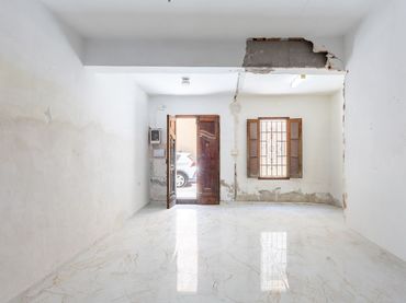 Casa amb balcó en venda a Casc Urbà