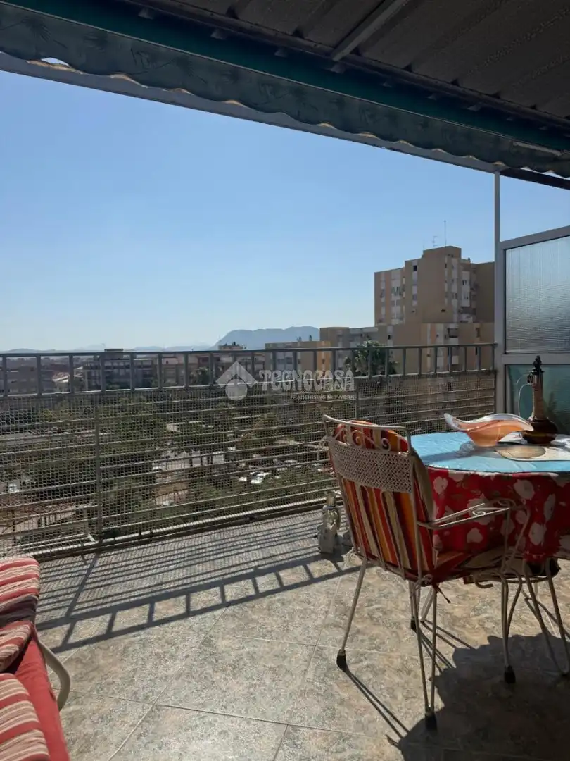Terraza de Ático en venta en Alicante / Alacant con Terraza y Balcón