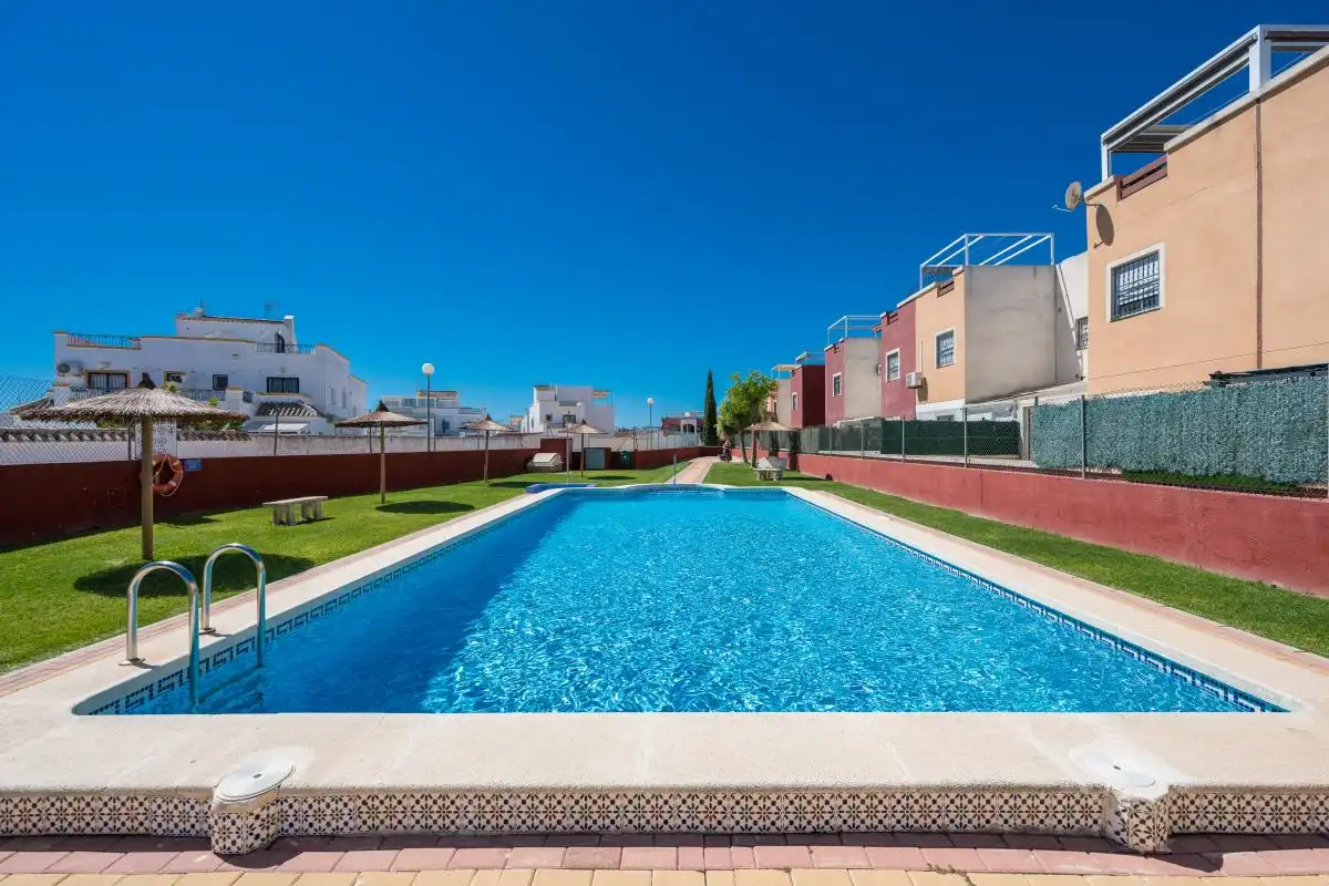 Piscina de Planta baja en venta en Orihuela con Aire acondicionado, Calefacción y Terraza