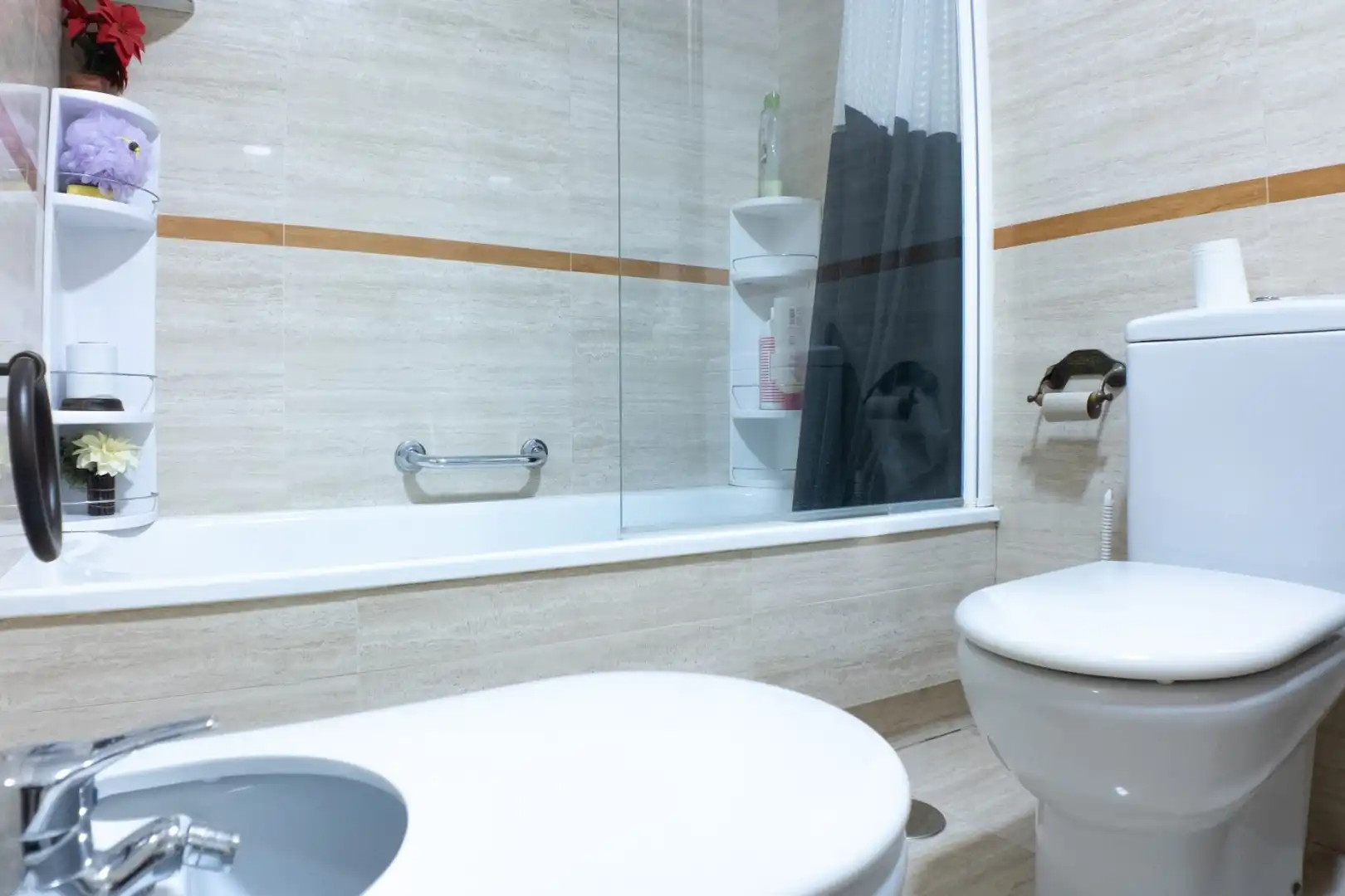 Badezimmer von Wohnung zum Verkauf in Villajoyosa / La Vila Joiosa mit Klimaanlage, Heizung und Privatgarten