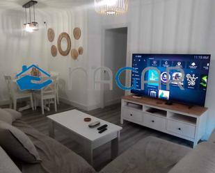 Sala d'estar de Pis de lloguer en La Línea de la Concepción amb Moblat