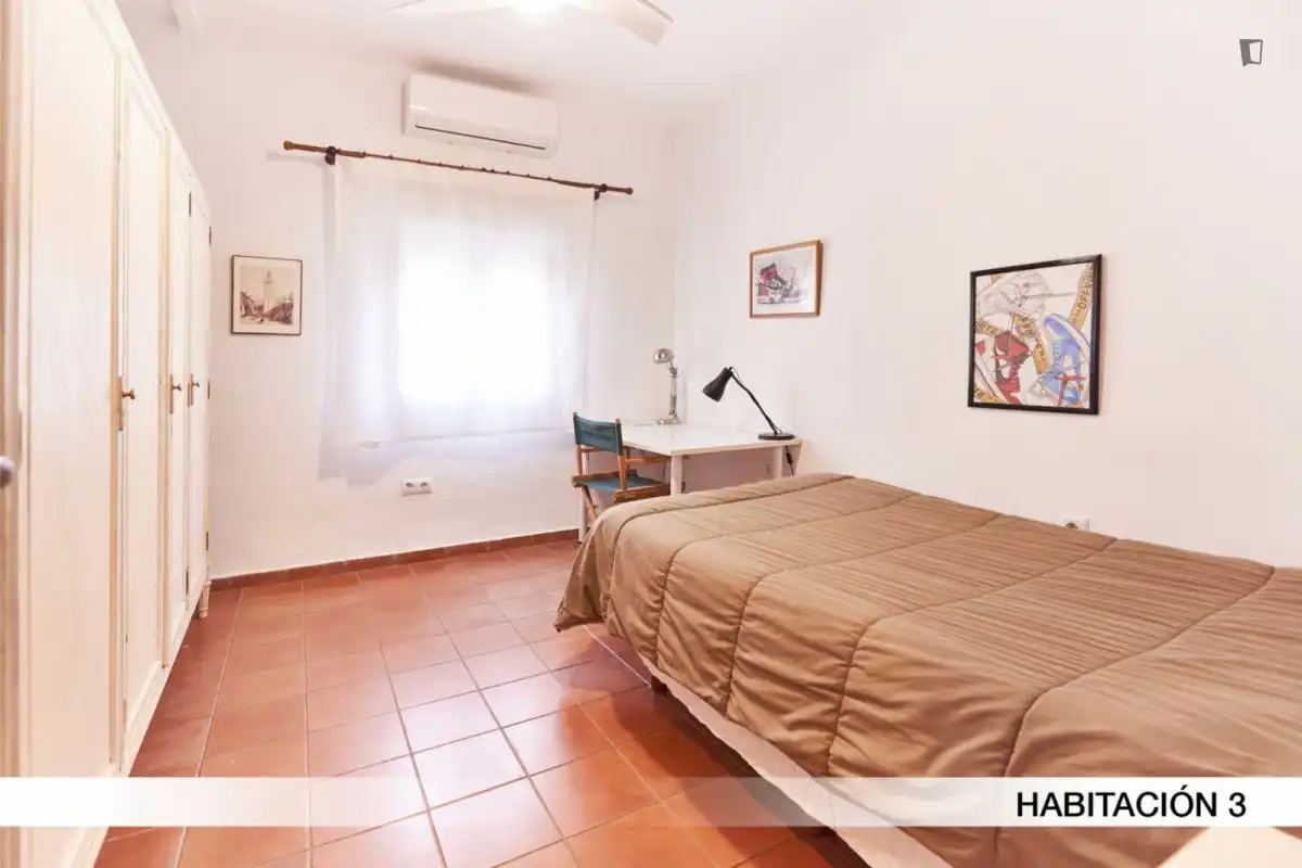 Habitación de Apartamento para compartir en  Sevilla Capital con Aire acondicionado, Calefacción y Amueblado