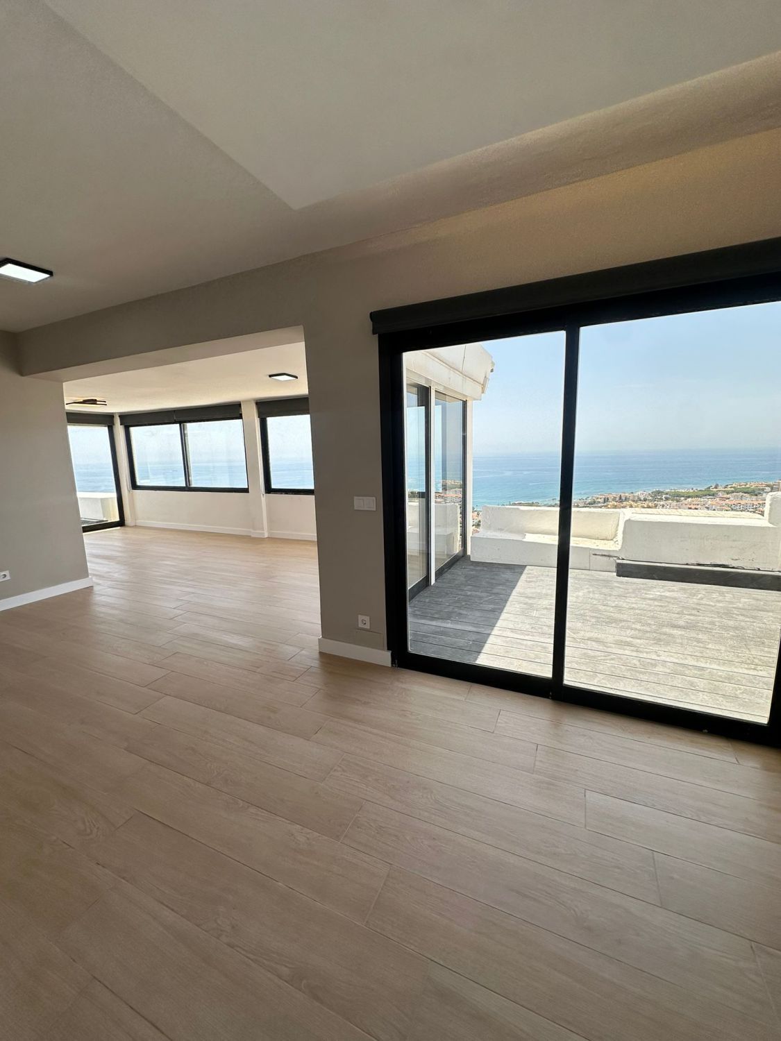 Sala d'estar de Àtic en venda en Mijas amb Calefacció, Terrassa i Piscina comunitària