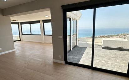 Sala d'estar de Àtic en venda en Mijas amb Calefacció, Terrassa i Piscina comunitària