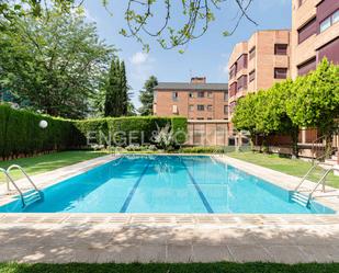 Swimming pool of Attic to rent in  Madrid Capital  with Air Conditioner, Heating and Parquet flooring