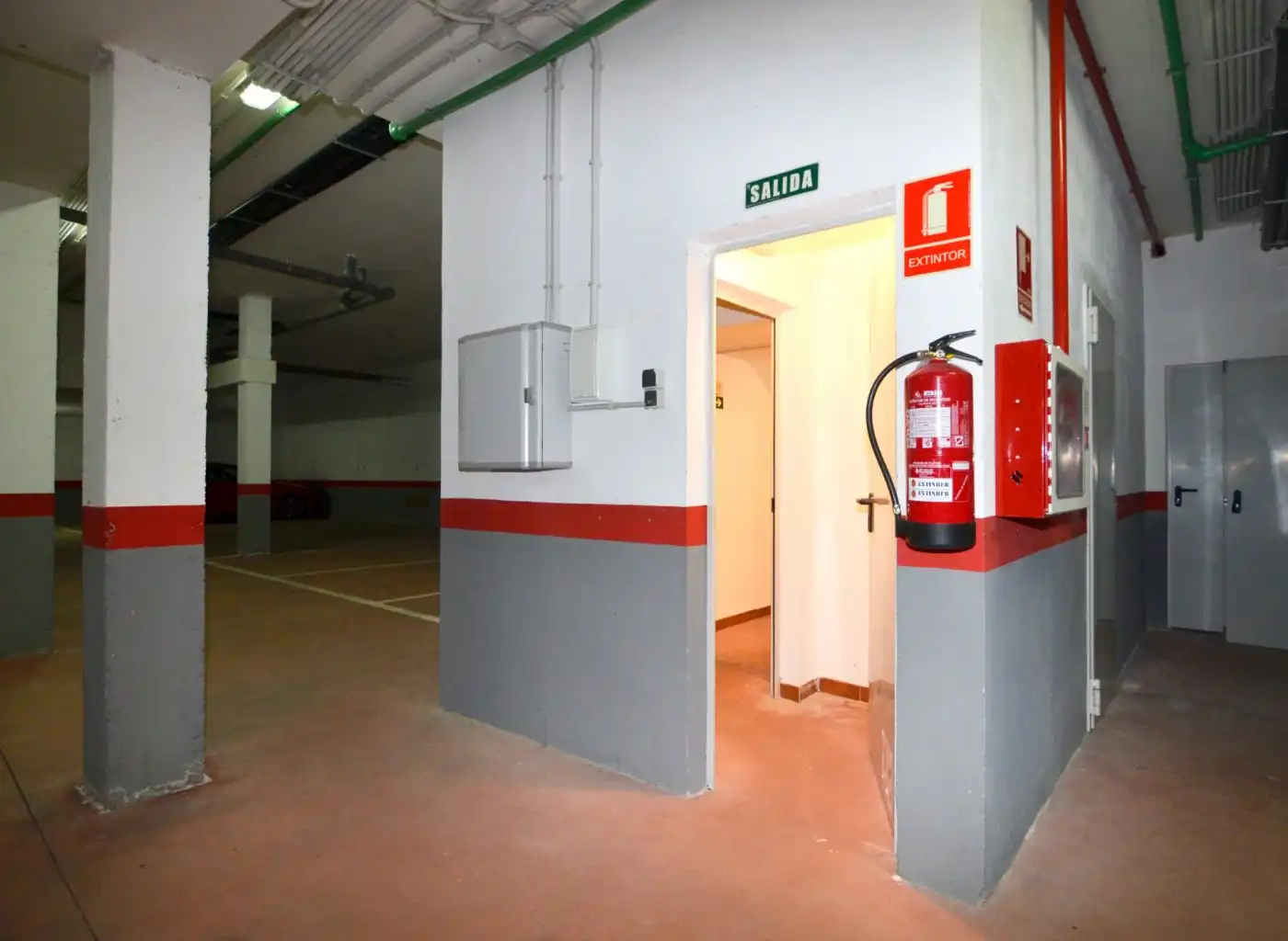 Parkplatz von Garage zum Verkauf in Candelario