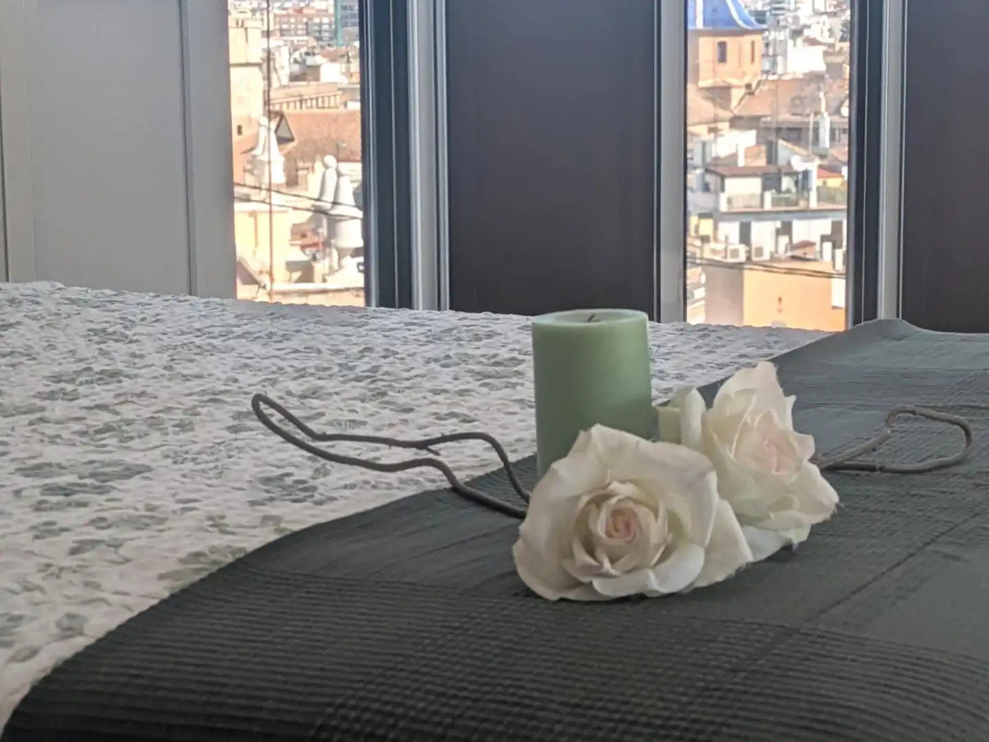 Schlafzimmer von Dachboden zur Miete in Valencia mit Klimaanlage, Heizung und Terrasse