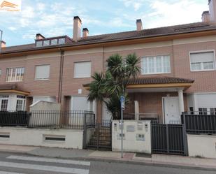 Vista exterior de Casa adosada en venda en Arroyo de la Encomienda amb Terrassa