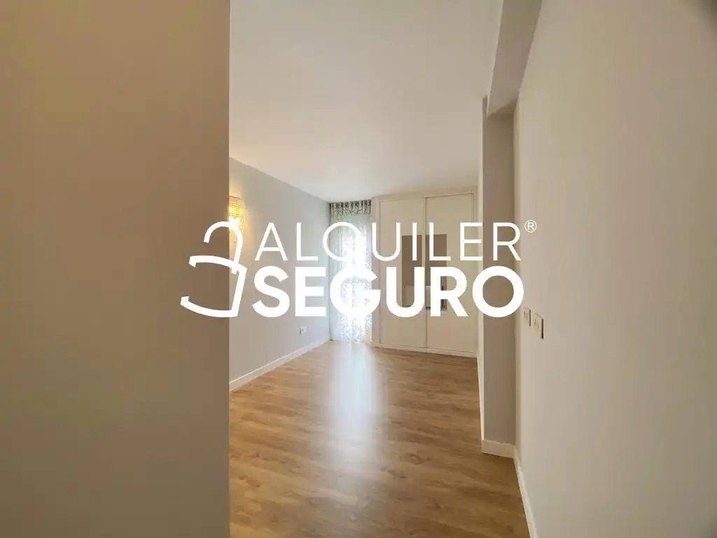 Bedroom of Flat for rent in Madrid  with Air Conditioner, Heating and Terrace