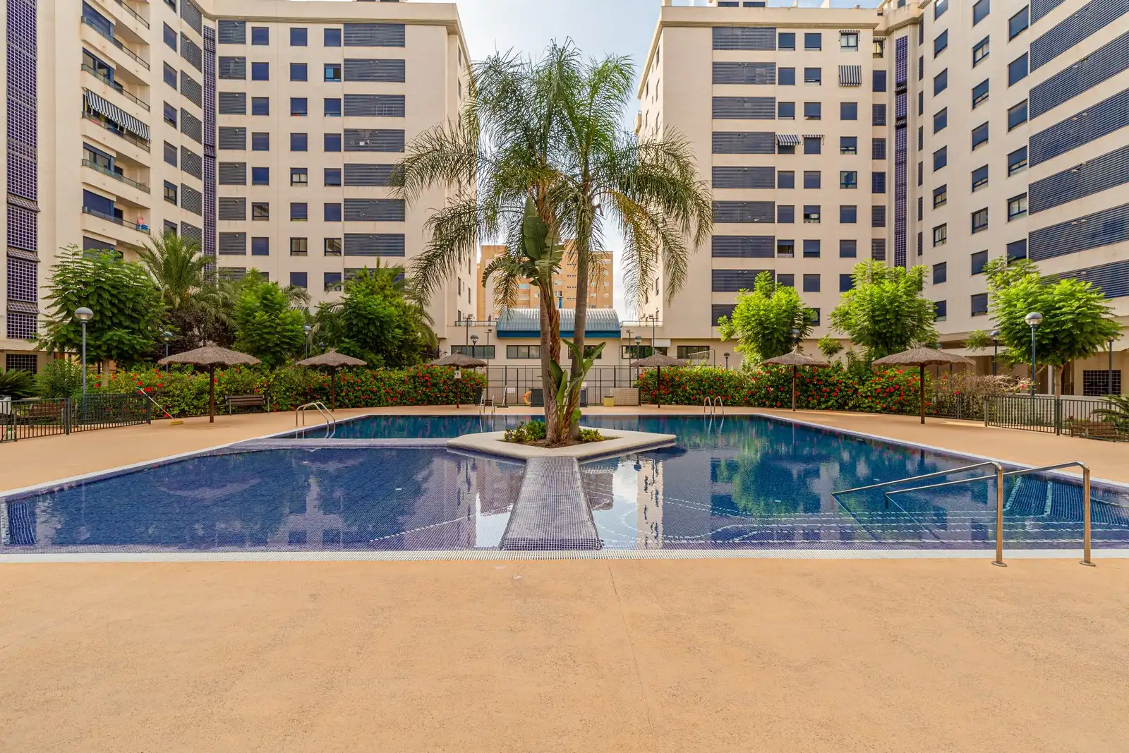 Piscina de Piso en venta en Alicante / Alacant con Aire acondicionado, Terraza y Trastero