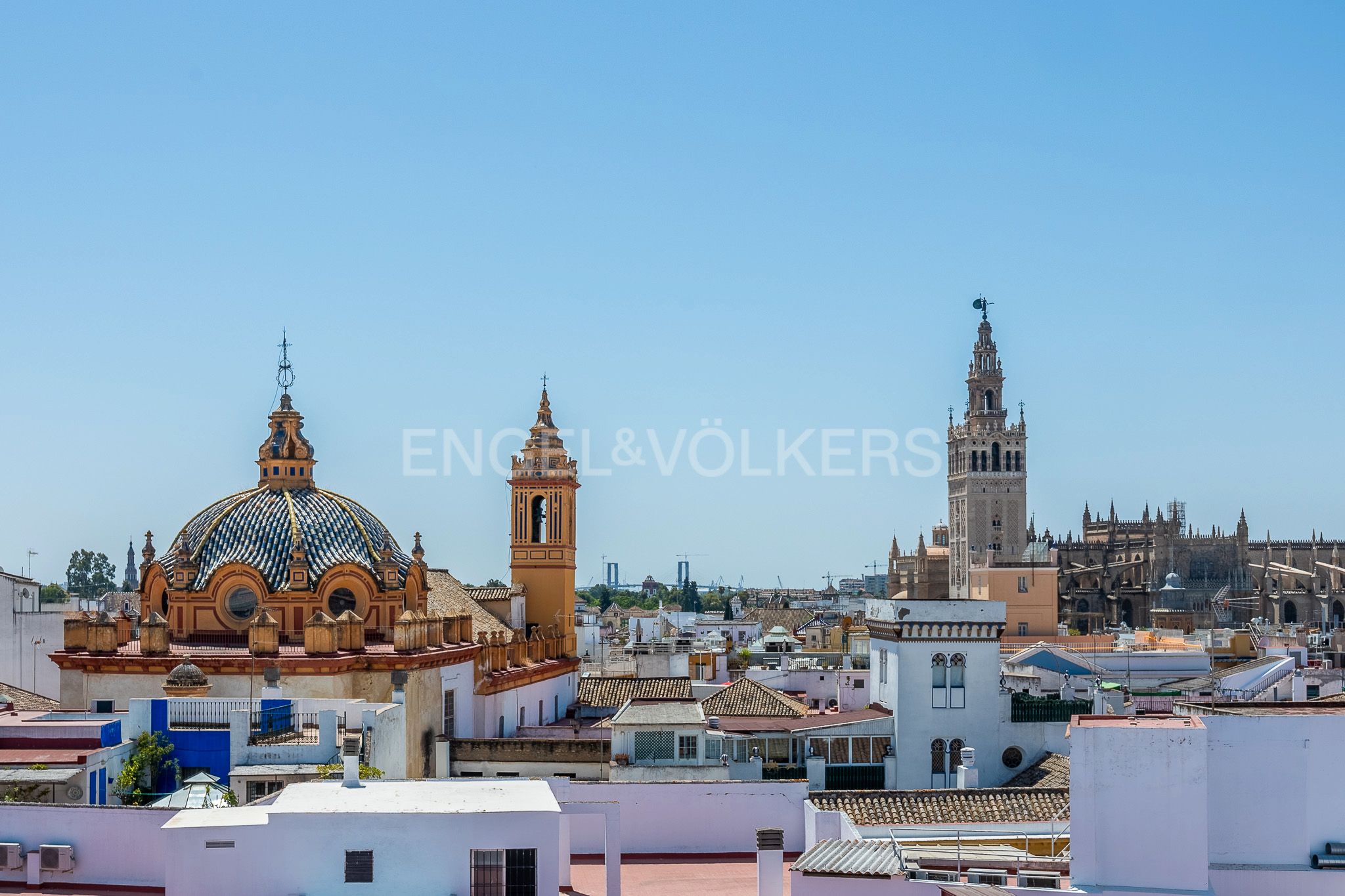 Exterior view of Attic for sale in  Sevilla Capital  with Air Conditioner, Heating and Terrace