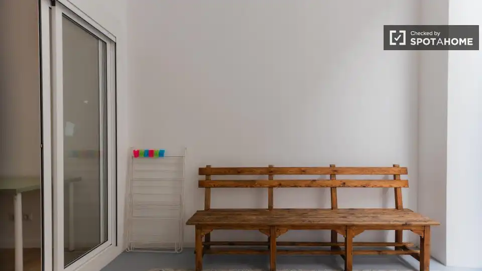Flat for rent in Valencia  with Air Conditioner, Heating and Furnished
