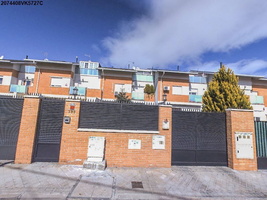 Vista exterior de Casa adosada en venda en  Madrid Capital amb Jardí privat