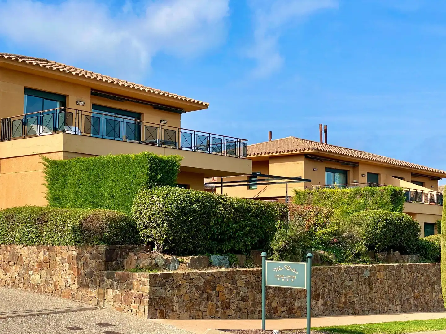 Vista exterior de Apartamento en venta en Navata con Aire acondicionado, Calefacción y Domótica