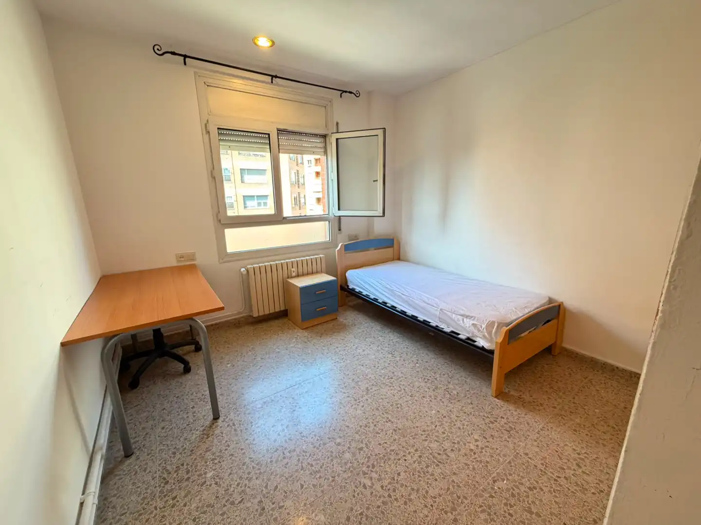 Schlafzimmer von Wohnung zur Miete in Lleida mit Heizung, Möbliert und Ofen